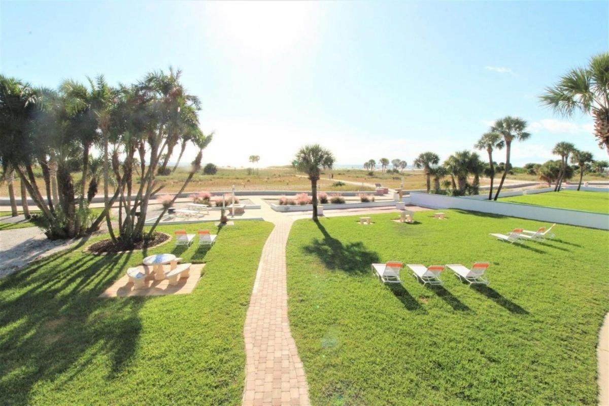 Tropic Terrace #41 - Beachfront Resort St. Pete Beach Bagian luar foto