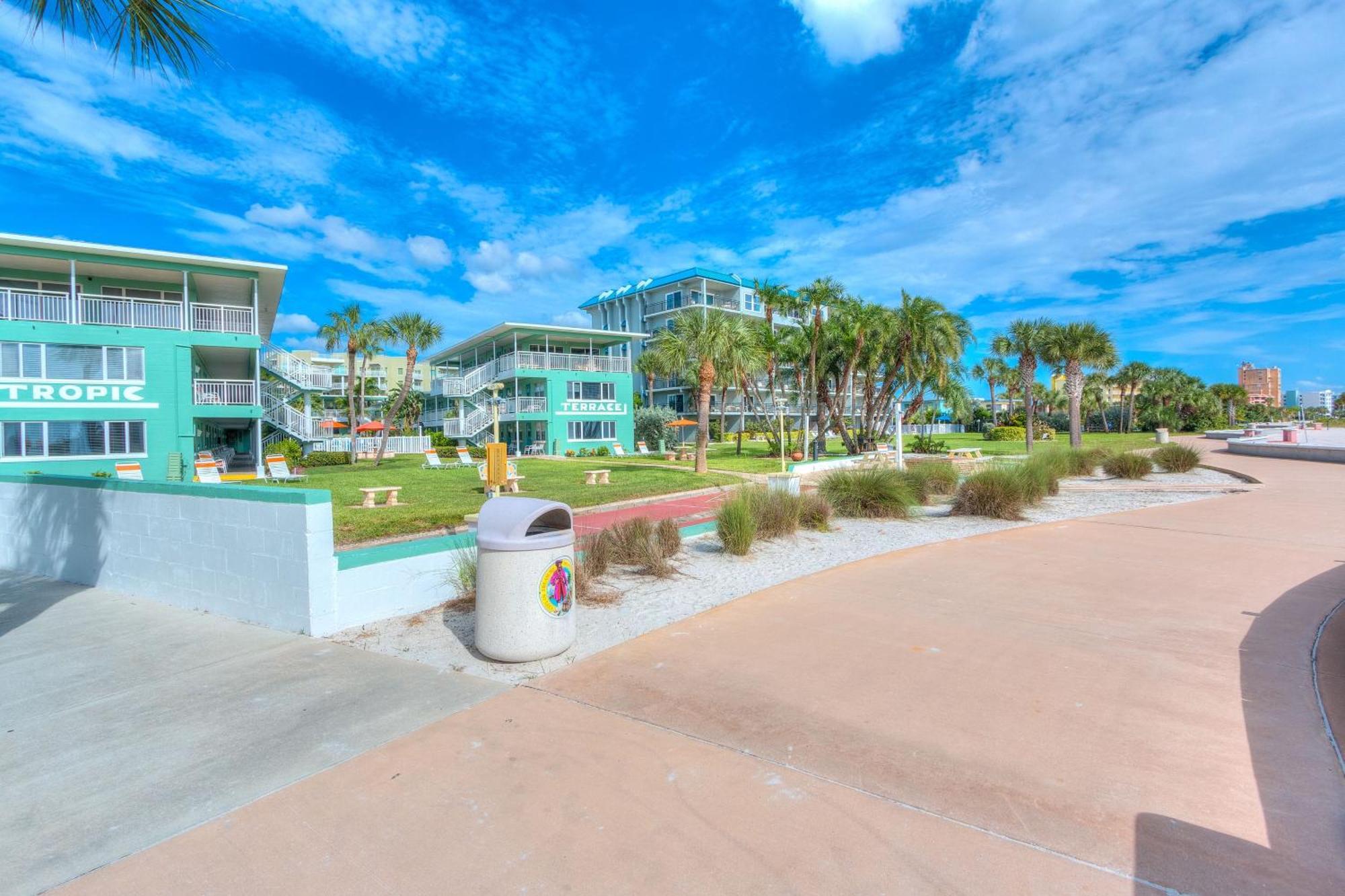 Tropic Terrace #41 - Beachfront Resort St. Pete Beach Bagian luar foto