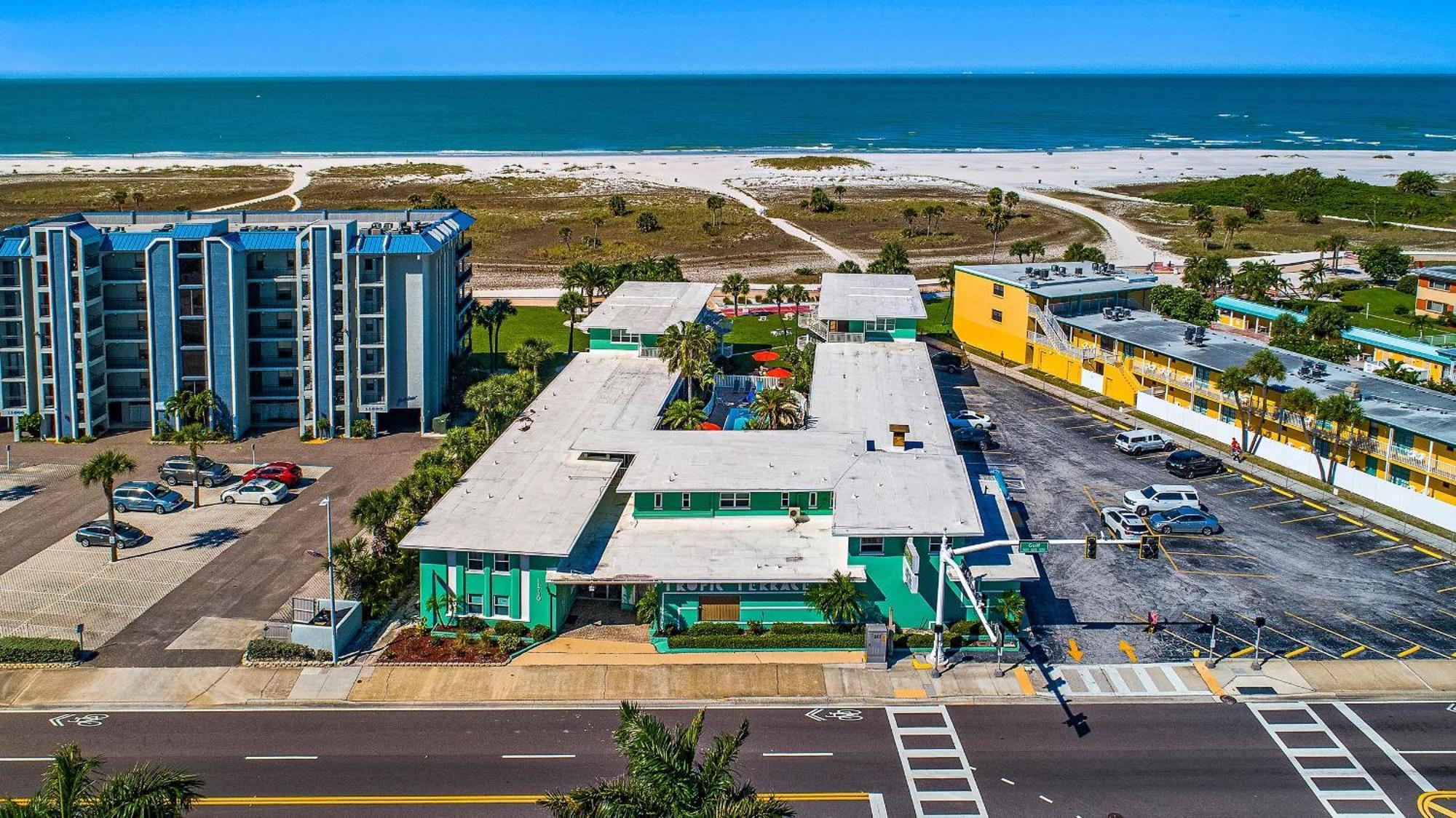 Tropic Terrace #41 - Beachfront Resort St. Pete Beach Bagian luar foto
