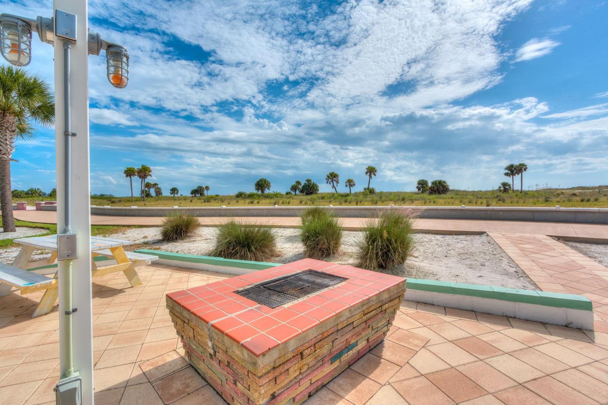 Tropic Terrace #41 - Beachfront Resort St. Pete Beach Bagian luar foto